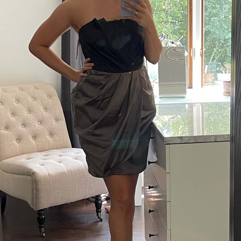 New! White by Vera Wang Elegant Black and Gray Silky Strapless Dress size 6